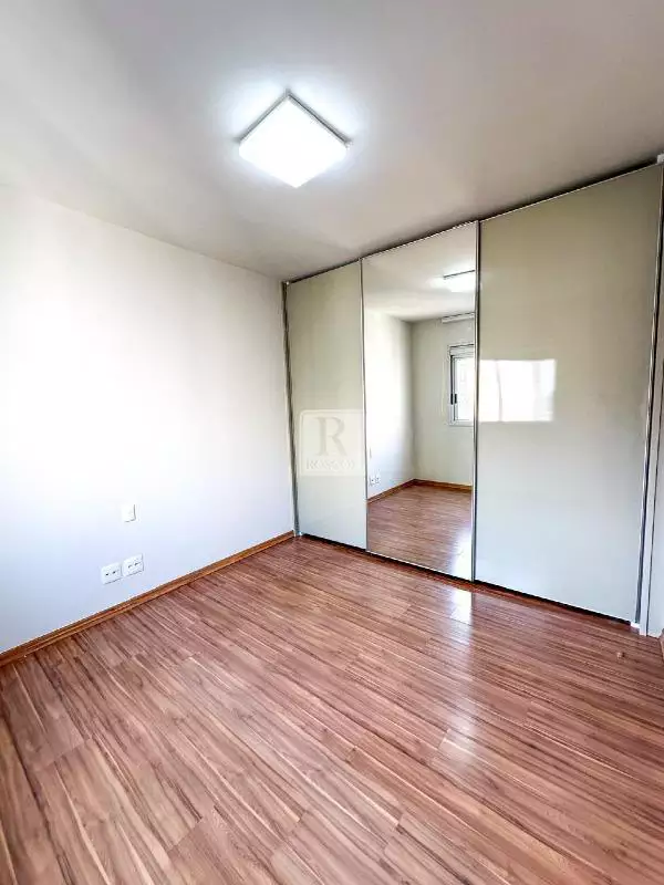 roscoe imoveis no vila da serra